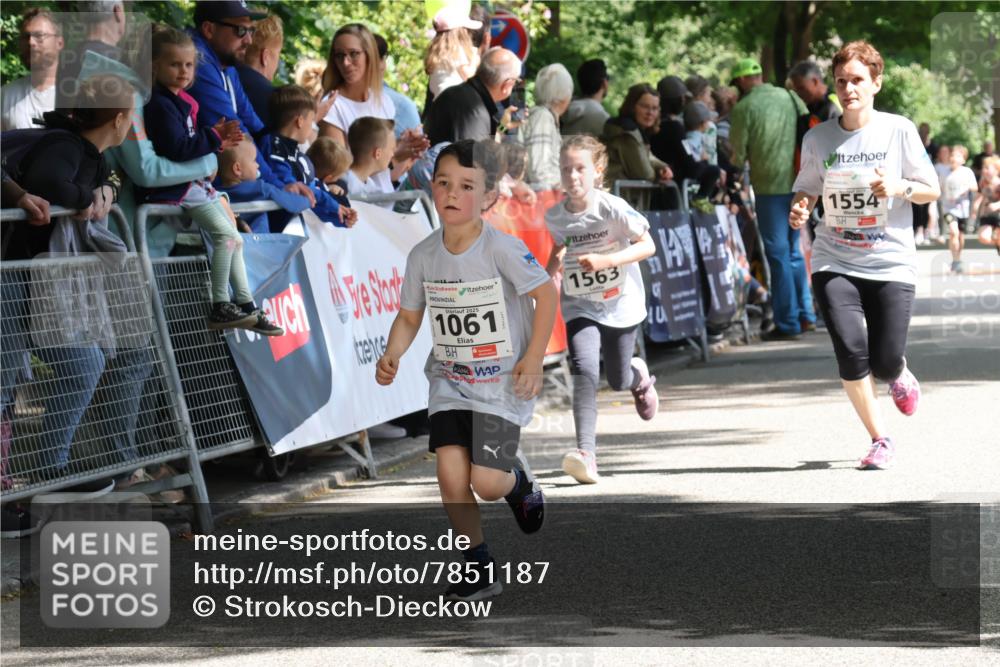17.05.2025 - Störlauf Strokosch-Dieckow http://msf.ph/oto/7851187 17.05.2025 14:54:11 Ziel 2025, 1061, 1563, 1554 meine-sportfotos.de