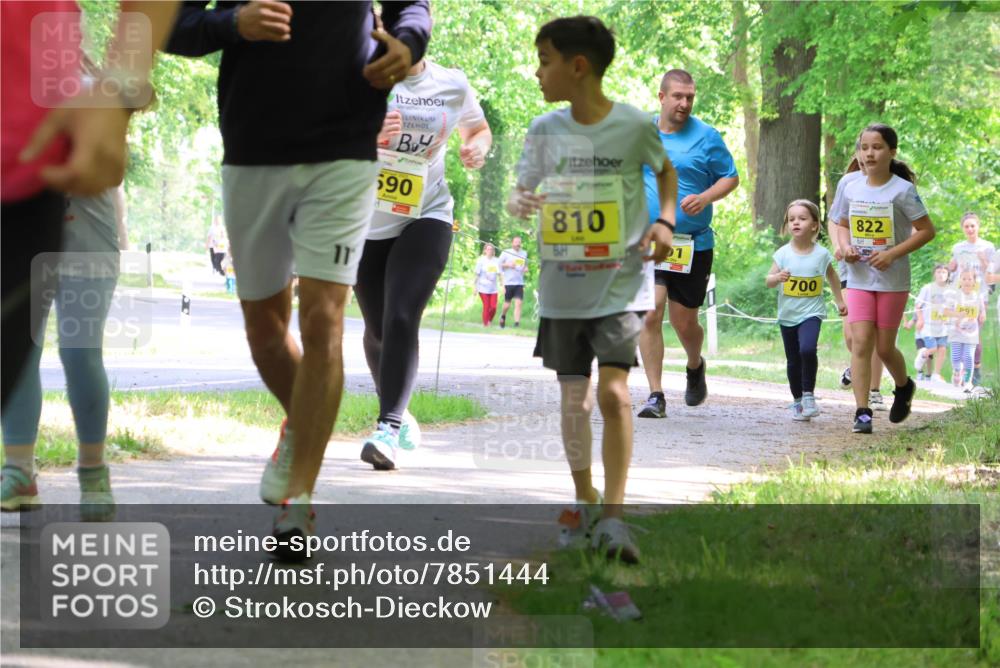 17.05.2025 - Störlauf Strokosch-Dieckow http://msf.ph/oto/7851444 17.05.2025 14:12:51 Laufen 11, 690, 810, 700, 822, 91 meine-sportfotos.de