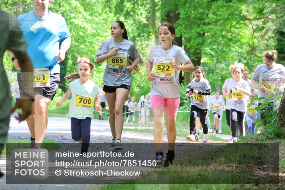 17.05.2025 - Störlauf Strokosch-Dieckow http://msf.ph/oto/7851450 17.05.2025 14:12:53 Laufen 701, 2025, 700, 2025, 865, 2025, 822, 975, 954, 46, 891 meine-sportfotos.de