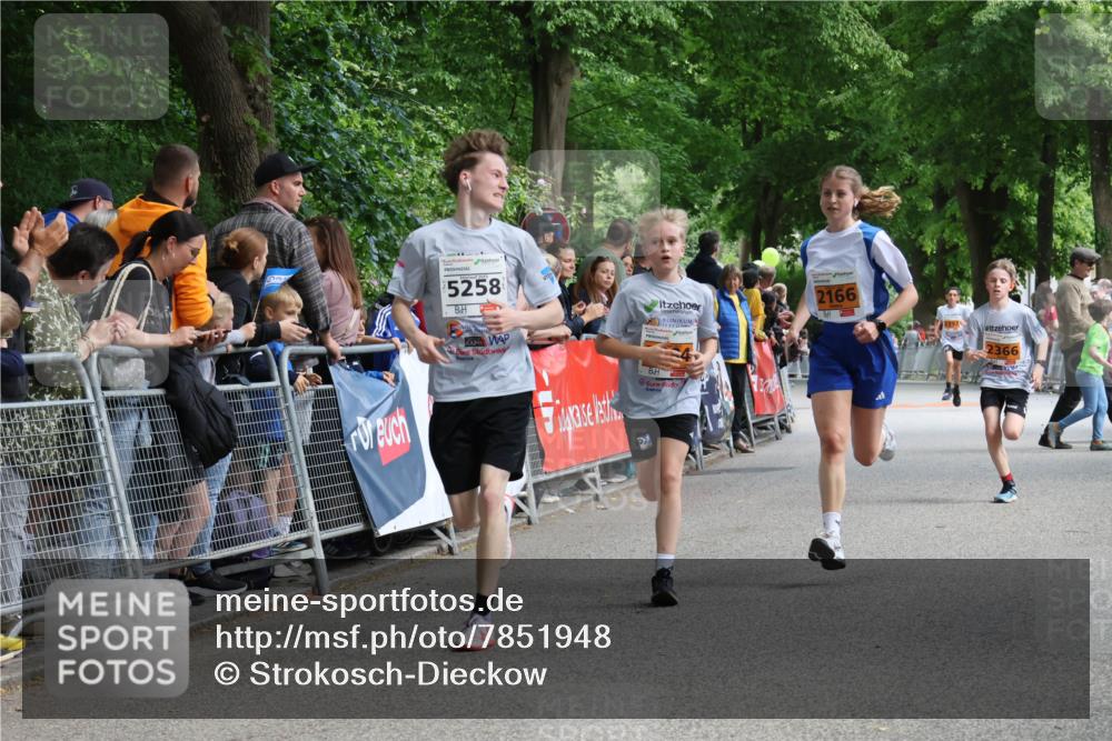 17.05.2025 - Störlauf Strokosch-Dieckow http://msf.ph/oto/7851948 17.05.2025 15:25:26 Ziel 5258, 2166, 2392, 2366 meine-sportfotos.de