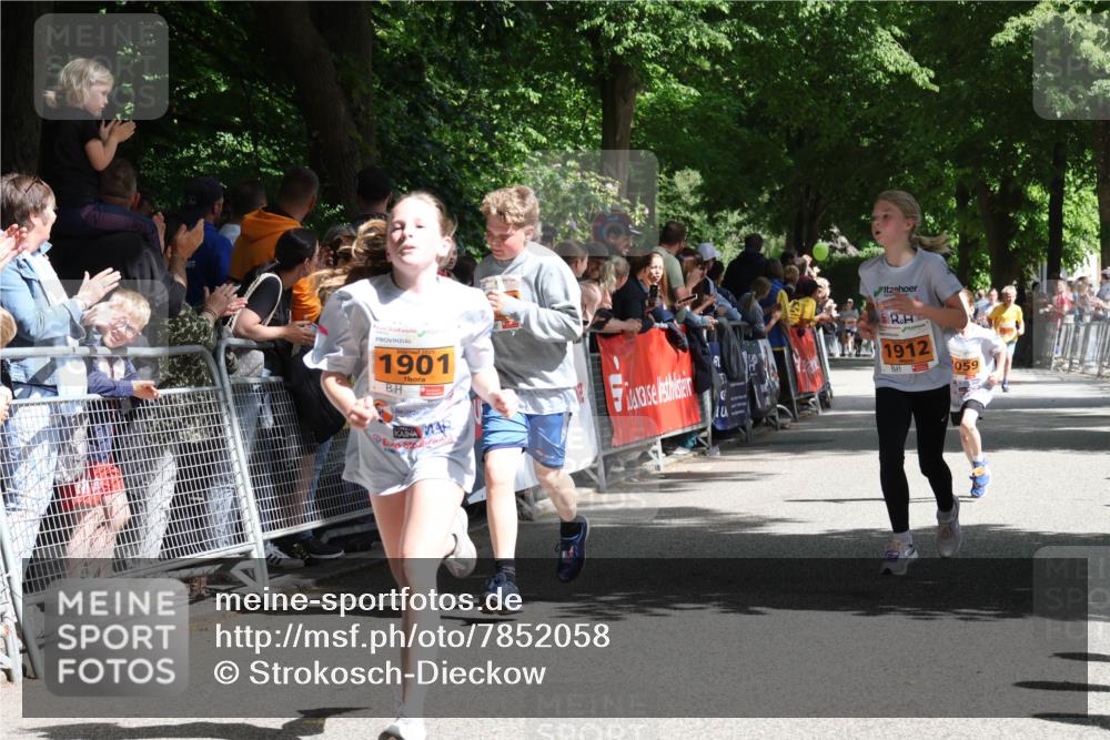 17.05.2025 - Störlauf Strokosch-Dieckow http://msf.ph/oto/7852058 17.05.2025 15:27:05 Ziel 2025, 1901, 1912, 059 meine-sportfotos.de