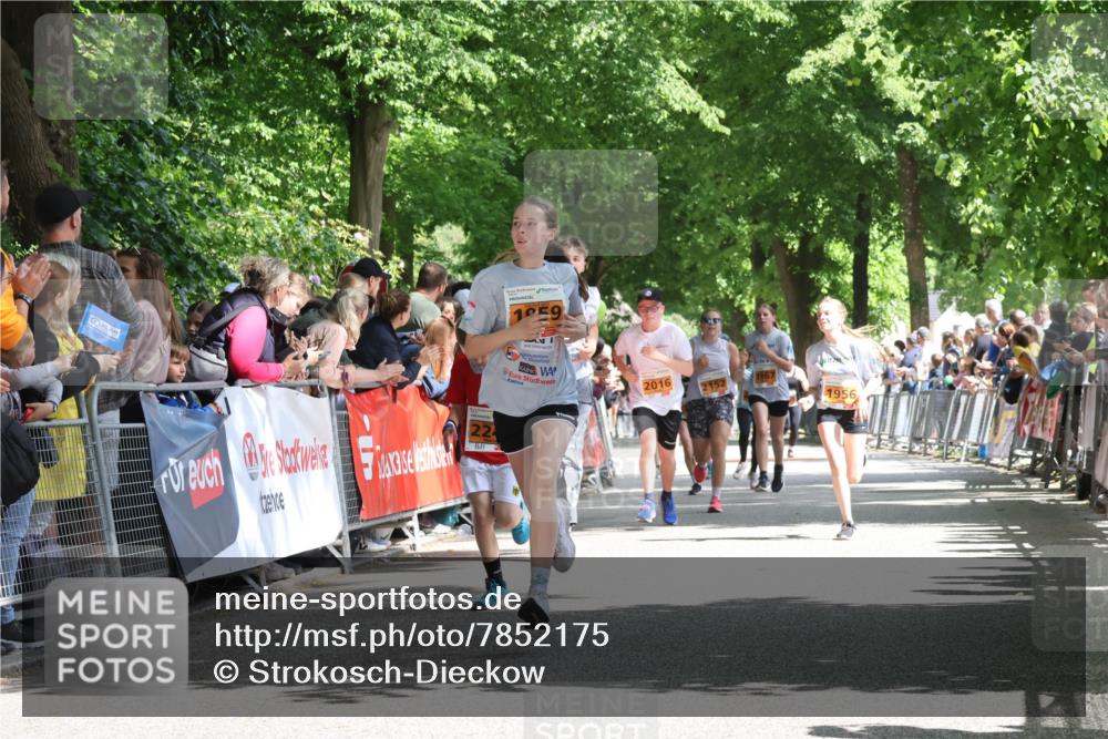 17.05.2025 - Störlauf Strokosch-Dieckow http://msf.ph/oto/7852175 17.05.2025 15:28:05 Ziel 1959, 1967, 2016, 2152, 1956, 22 meine-sportfotos.de