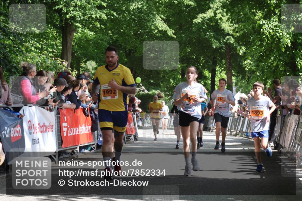 17.05.2025 - Störlauf Strokosch-Dieckow http://msf.ph/oto/7852334 17.05.2025 15:28:58 Ziel 1992, 214, 1893 meine-sportfotos.de