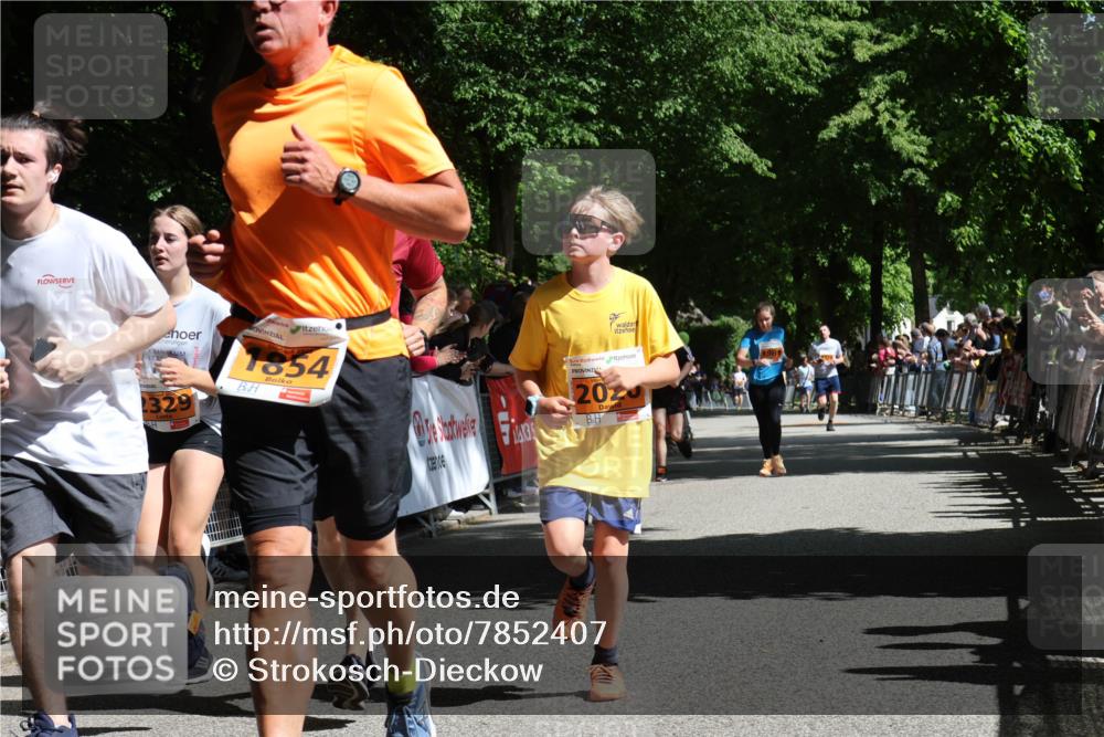 17.05.2025 - Störlauf Strokosch-Dieckow http://msf.ph/oto/7852407 17.05.2025 15:29:46 Ziel 2329, 20, 1854, 2020 meine-sportfotos.de