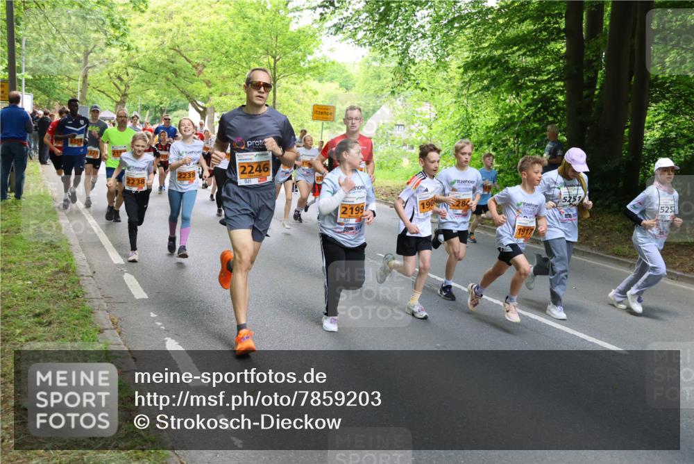 17.05.2025 - Störlauf Strokosch-Dieckow http://msf.ph/oto/7859203 17.05.2025 15:01:18 Laufen 2325, 215, 2238, 2246, 2199, 190, 284, 1917, 5251, 525 meine-sportfotos.de