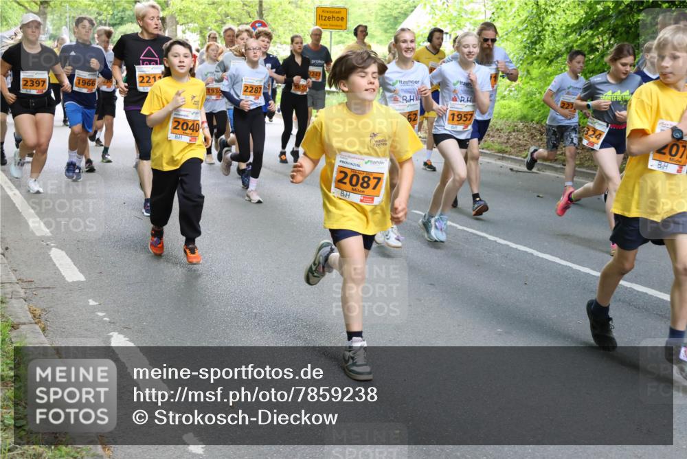 17.05.2025 - Störlauf Strokosch-Dieckow http://msf.ph/oto/7859238 17.05.2025 15:01:25 Laufen 221, 2397, 1966, 2287, 1934, 2040, 2247, 2025, 2087, 1957, 324, 207 meine-sportfotos.de