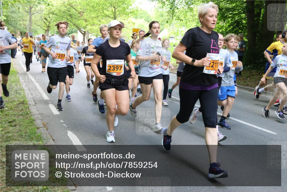 17.05.2025 - Störlauf Strokosch-Dieckow http://msf.ph/oto/7859254 17.05.2025 15:01:27 Laufen 2104, 237, 2289, 2397, 1934, 2117, 958, 195 meine-sportfotos.de