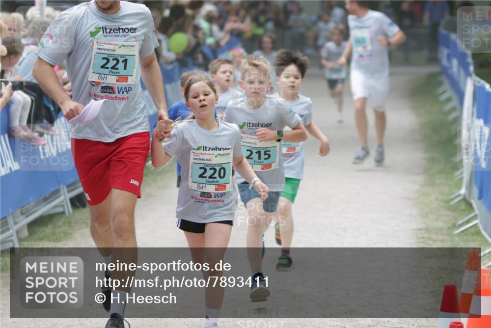 17.05.2025 - Störlauf H.Heesch http://msf.ph/oto/7893411 17.05.2025 13:42:18 Ziel 2025, 221, 2025, 220, 2025, 215 meine-sportfotos.de