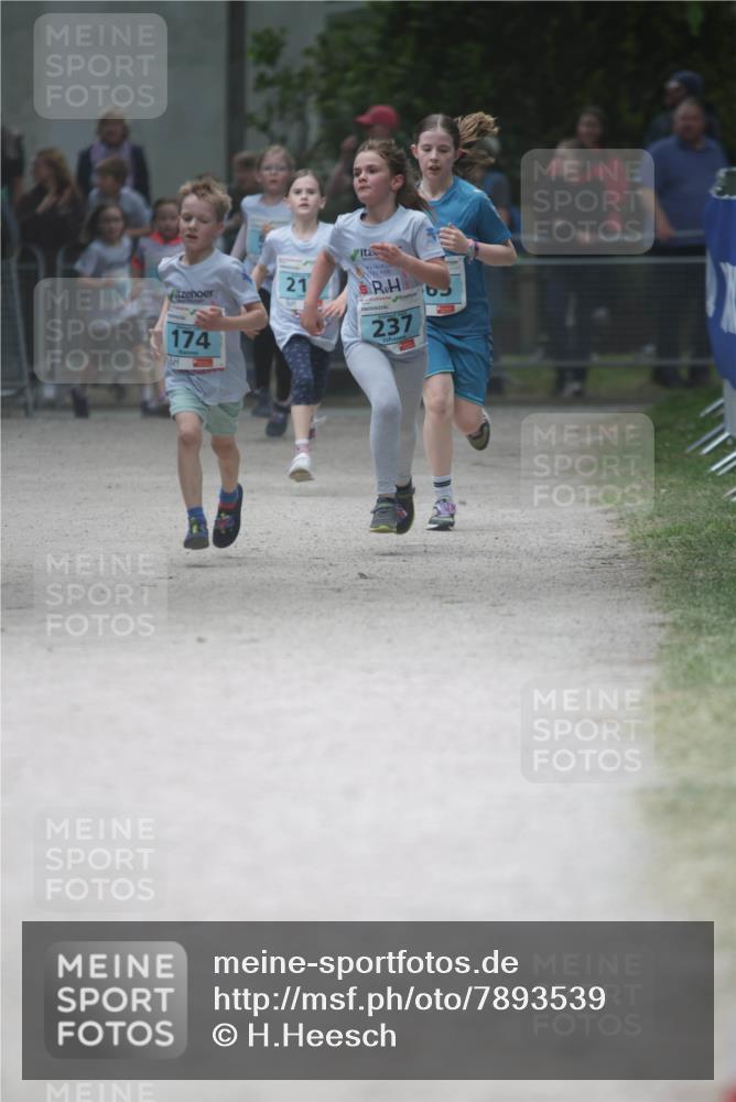 17.05.2025 - Störlauf H.Heesch http://msf.ph/oto/7893539 17.05.2025 13:42:58 Ziel 174, 21, 237 meine-sportfotos.de