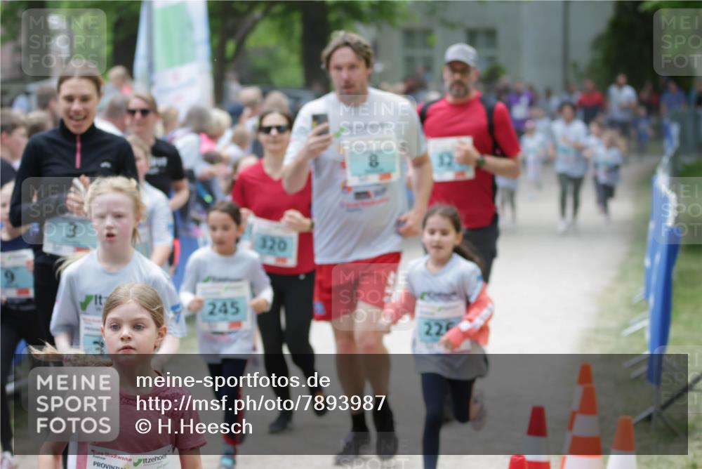 17.05.2025 - Störlauf H.Heesch http://msf.ph/oto/7893987 17.05.2025 13:45:15 Ziel 3, 120, 245 meine-sportfotos.de