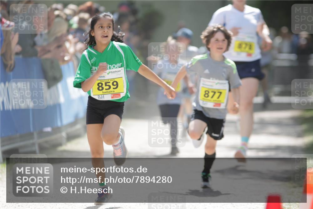 17.05.2025 - Störlauf H.Heesch http://msf.ph/oto/7894280 17.05.2025 14:12:36 Ziel 2025, 859, 877, 678 meine-sportfotos.de