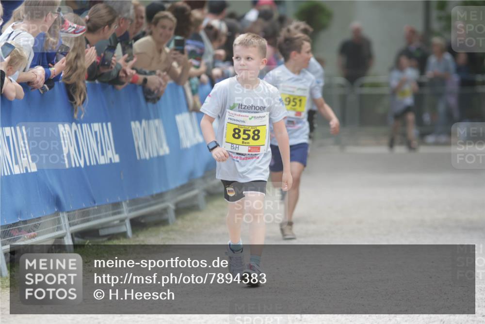 17.05.2025 - Störlauf H.Heesch http://msf.ph/oto/7894383 17.05.2025 14:13:30 Ziel 2025, 858, 951 meine-sportfotos.de