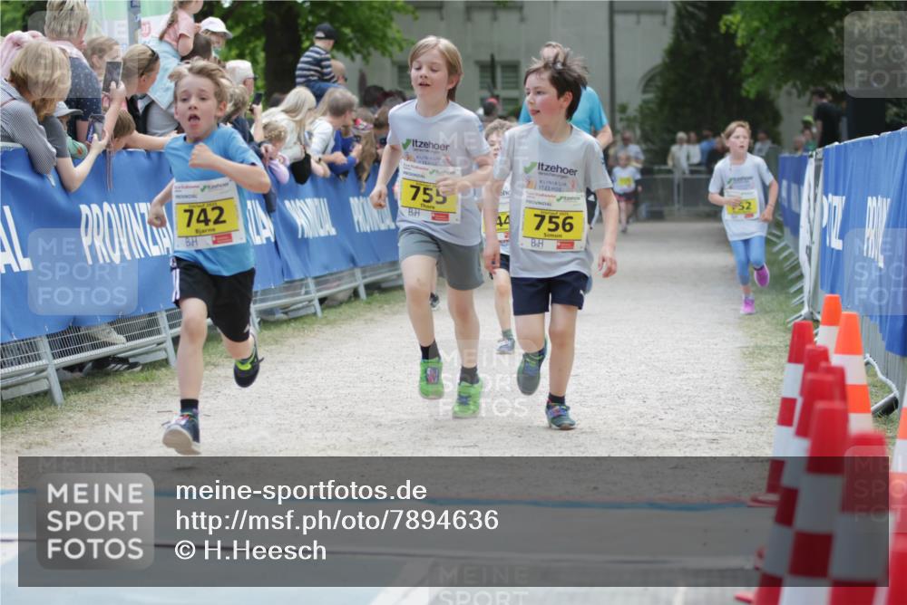 17.05.2025 - Störlauf H.Heesch http://msf.ph/oto/7894636 17.05.2025 14:14:19 Ziel 742, 755, 44, 2025, 756, 52 meine-sportfotos.de