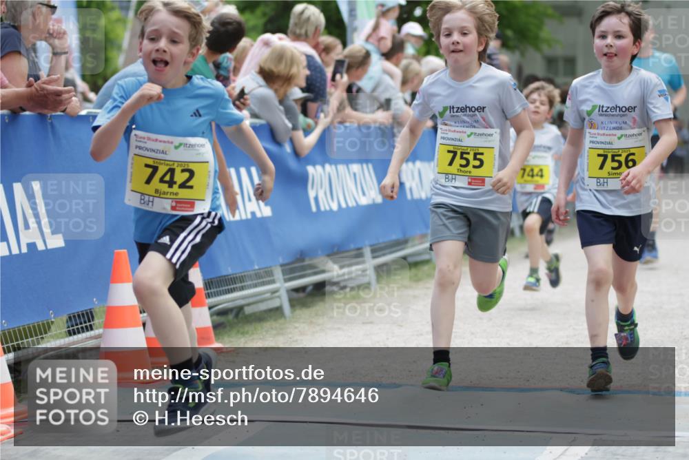 17.05.2025 - Störlauf H.Heesch http://msf.ph/oto/7894646 17.05.2025 14:14:20 Ziel 2025, 742, 2025, 755, 744, 2025, 756 meine-sportfotos.de