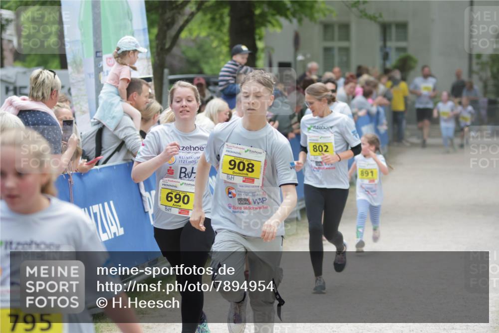 17.05.2025 - Störlauf H.Heesch http://msf.ph/oto/7894954 17.05.2025 14:15:29 Ziel 2025, 690, 908, 795, 802, 891 meine-sportfotos.de