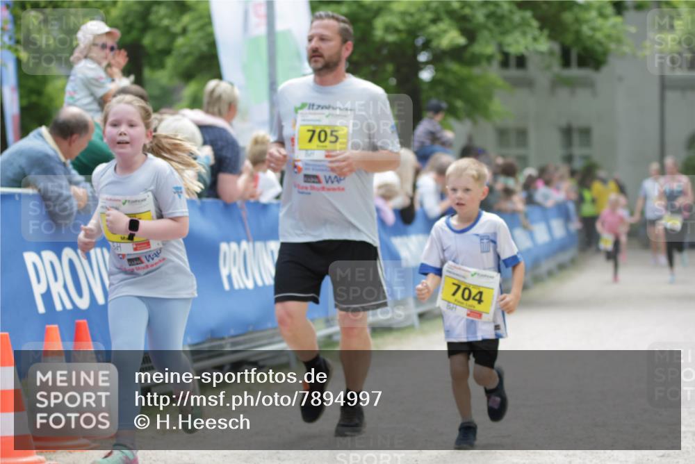 17.05.2025 - Störlauf H.Heesch http://msf.ph/oto/7894997 17.05.2025 14:15:43 Ziel 705, 704 meine-sportfotos.de