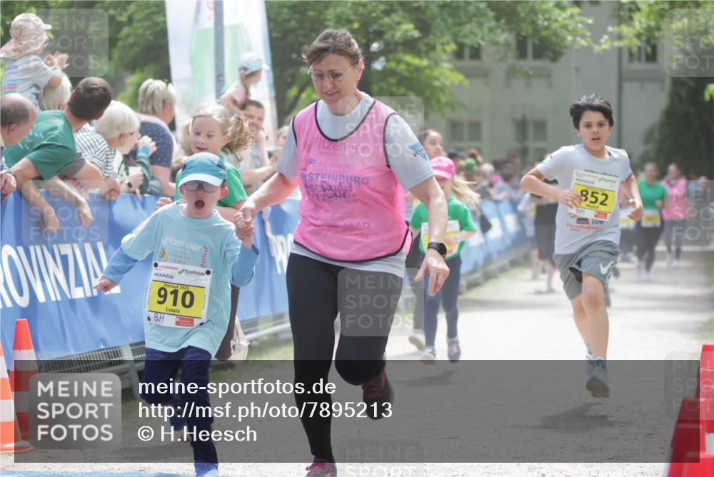 17.05.2025 - Störlauf H.Heesch http://msf.ph/oto/7895213 17.05.2025 14:16:48 Ziel 2025, 910, 852 meine-sportfotos.de