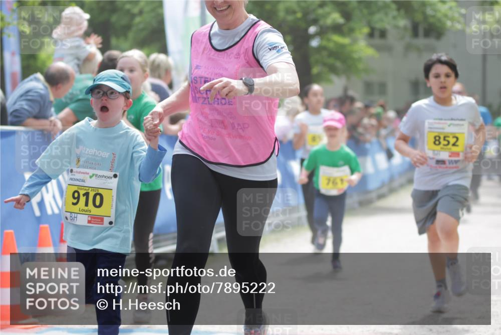 17.05.2025 - Störlauf H.Heesch http://msf.ph/oto/7895222 17.05.2025 14:16:49 Ziel 2025, 910, 761, 852 meine-sportfotos.de