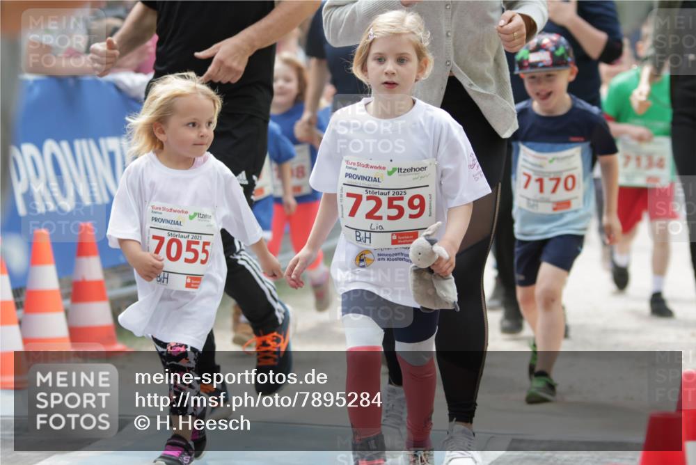 17.05.2025 - Störlauf H.Heesch http://msf.ph/oto/7895284 17.05.2025 13:02:46 Ziel 2025, 7055, 18, 2025, 7259, 7134, 7170 meine-sportfotos.de