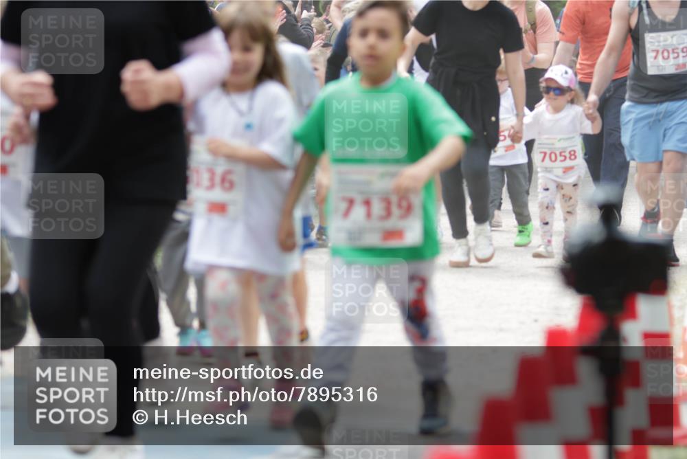 17.05.2025 - Störlauf H.Heesch http://msf.ph/oto/7895316 17.05.2025 13:02:54 Ziel 136, 7139, 7058, 7059 meine-sportfotos.de