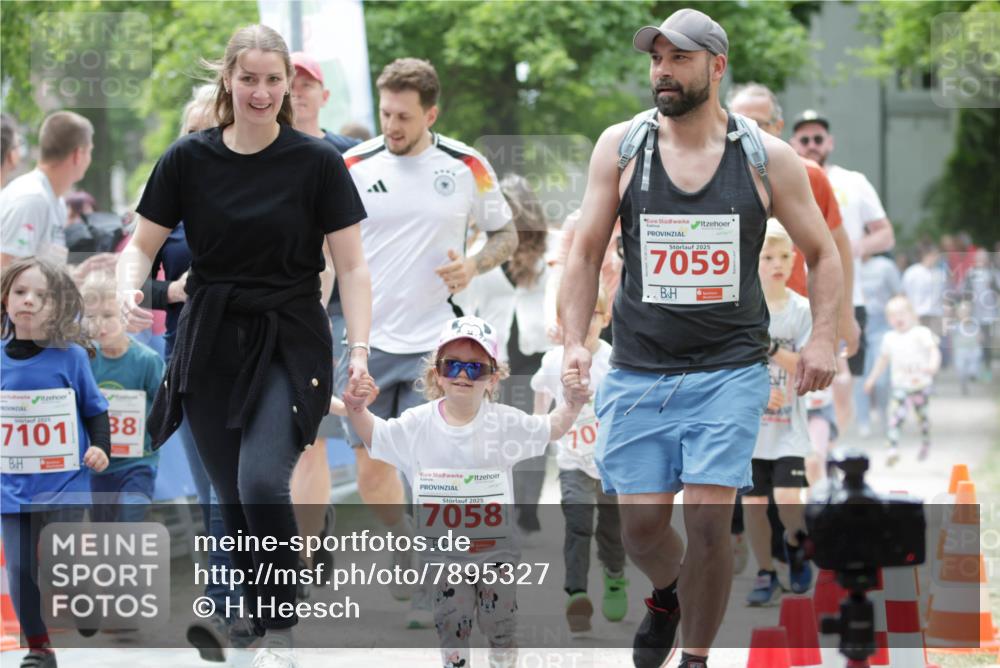 17.05.2025 - Störlauf H.Heesch http://msf.ph/oto/7895327 17.05.2025 13:02:57 Ziel 2025, 7101, 88, 2025, 7058, 70, 2025, 7059 meine-sportfotos.de