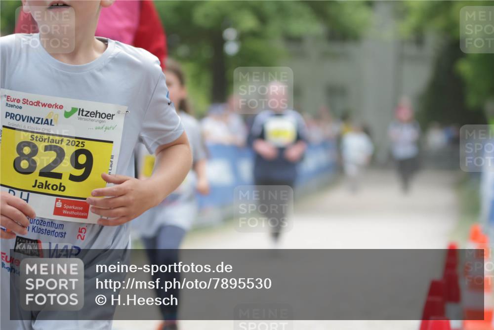 17.05.2025 - Störlauf H.Heesch http://msf.ph/oto/7895530 17.05.2025 14:17:19 Ziel 2025, 829, 4, 5 meine-sportfotos.de