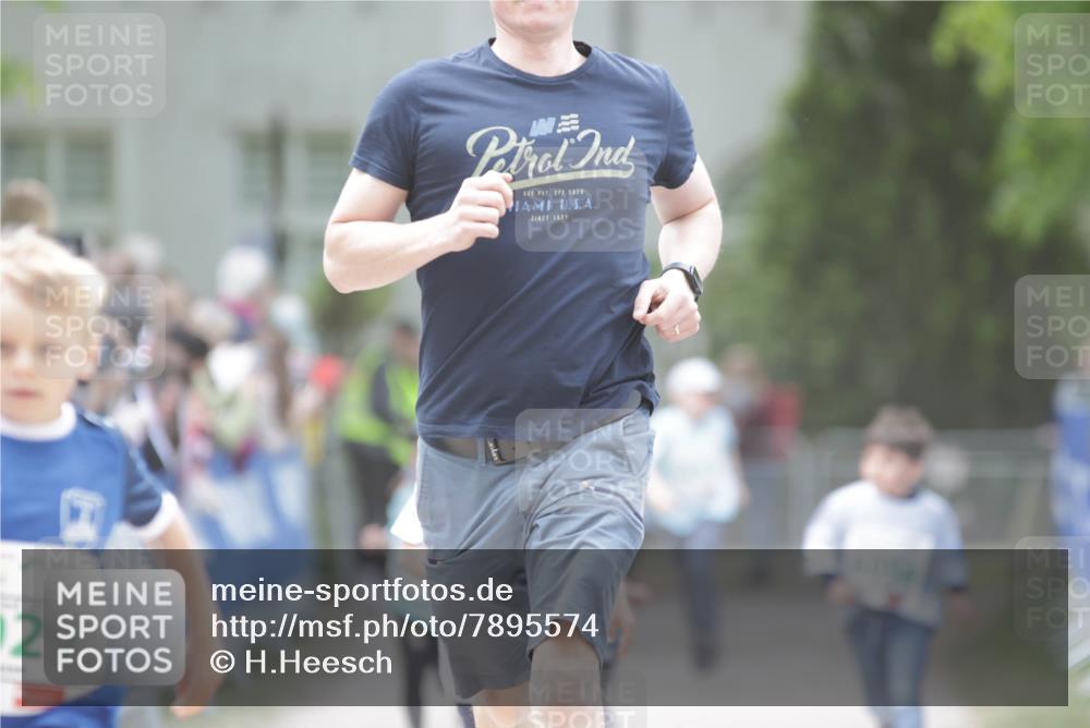 17.05.2025 - Störlauf H.Heesch http://msf.ph/oto/7895574 17.05.2025 13:16:37 Ziel 27, 6028, 1989 meine-sportfotos.de