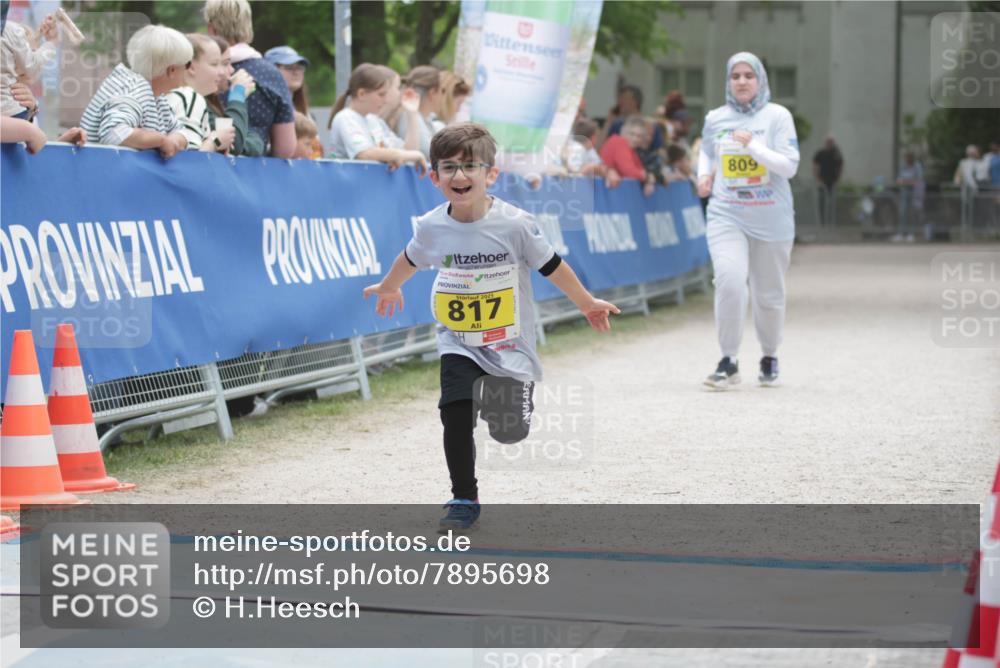 17.05.2025 - Störlauf H.Heesch http://msf.ph/oto/7895698 17.05.2025 14:17:58 Ziel 2025, 817, 809 meine-sportfotos.de