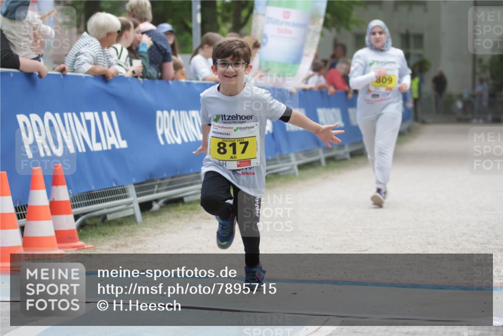 17.05.2025 - Störlauf H.Heesch http://msf.ph/oto/7895715 17.05.2025 14:17:58 Ziel 2025, 817, 809 meine-sportfotos.de