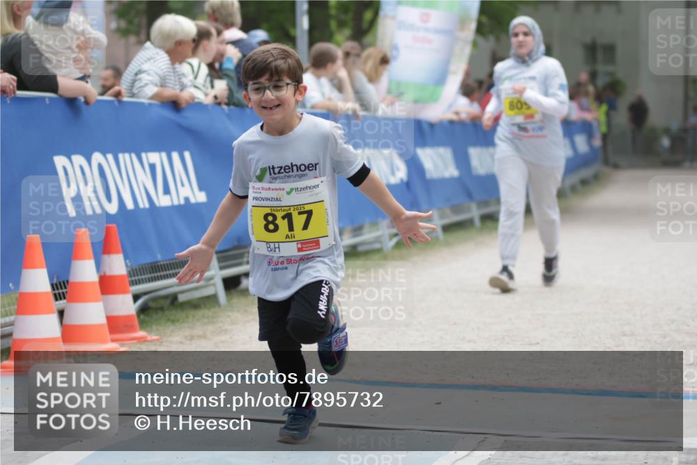 17.05.2025 - Störlauf H.Heesch http://msf.ph/oto/7895732 17.05.2025 14:17:59 Ziel 2025, 817, 805 meine-sportfotos.de