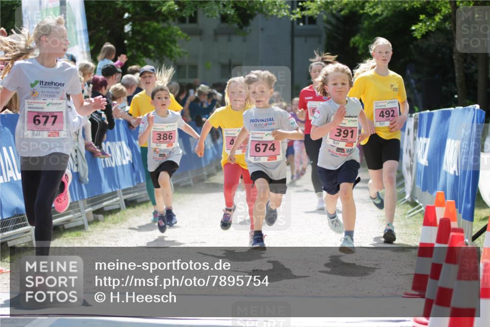 17.05.2025 - Störlauf H.Heesch http://msf.ph/oto/7895754 17.05.2025 13:57:38 Ziel 2025, 677, 386, 25, 674, 9, 391, 492 meine-sportfotos.de