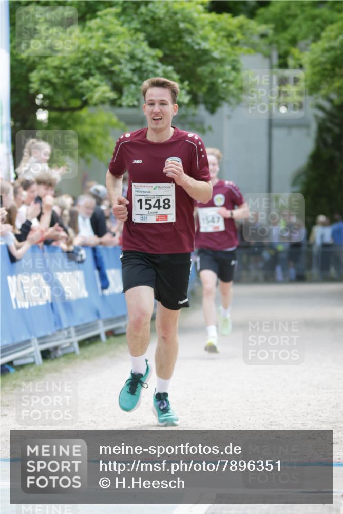 17.05.2025 - Störlauf H.Heesch http://msf.ph/oto/7896351 17.05.2025 14:36:23 Ziel 2025, 1548, 1547 meine-sportfotos.de