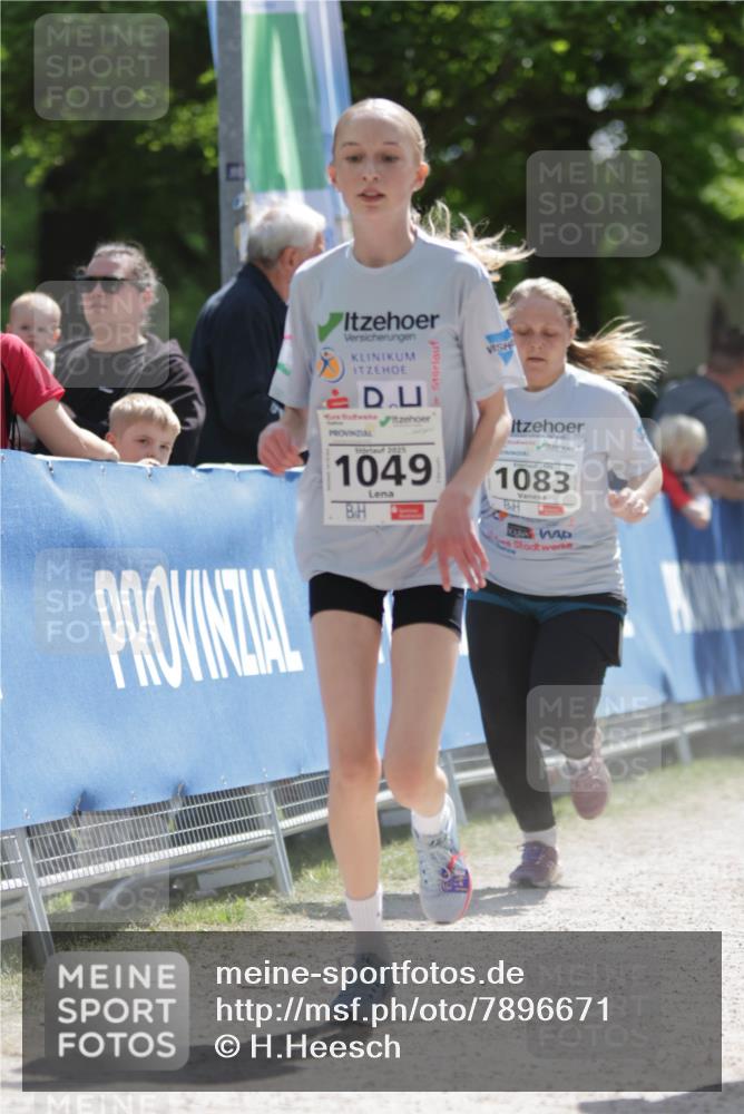 17.05.2025 - Störlauf H.Heesch http://msf.ph/oto/7896671 17.05.2025 14:51:09 Ziel 2025, 1049, 1083 meine-sportfotos.de
