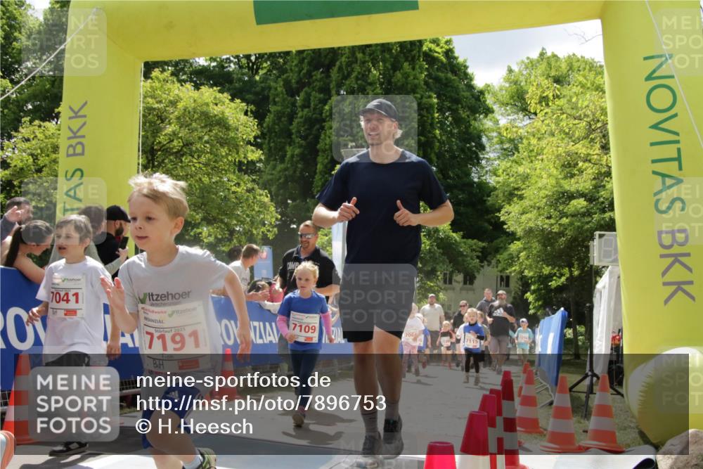 17.05.2025 - Störlauf H.Heesch http://msf.ph/oto/7896753 17.05.2025 13:02:07 Ziel 7041, 7191, 7109 meine-sportfotos.de