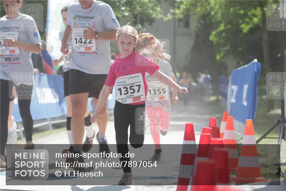 17.05.2025 - Störlauf H.Heesch http://msf.ph/oto/7897054 17.05.2025 14:52:14 Ziel 10, 142, 27, 2023, 2025, 1357, 1355 meine-sportfotos.de