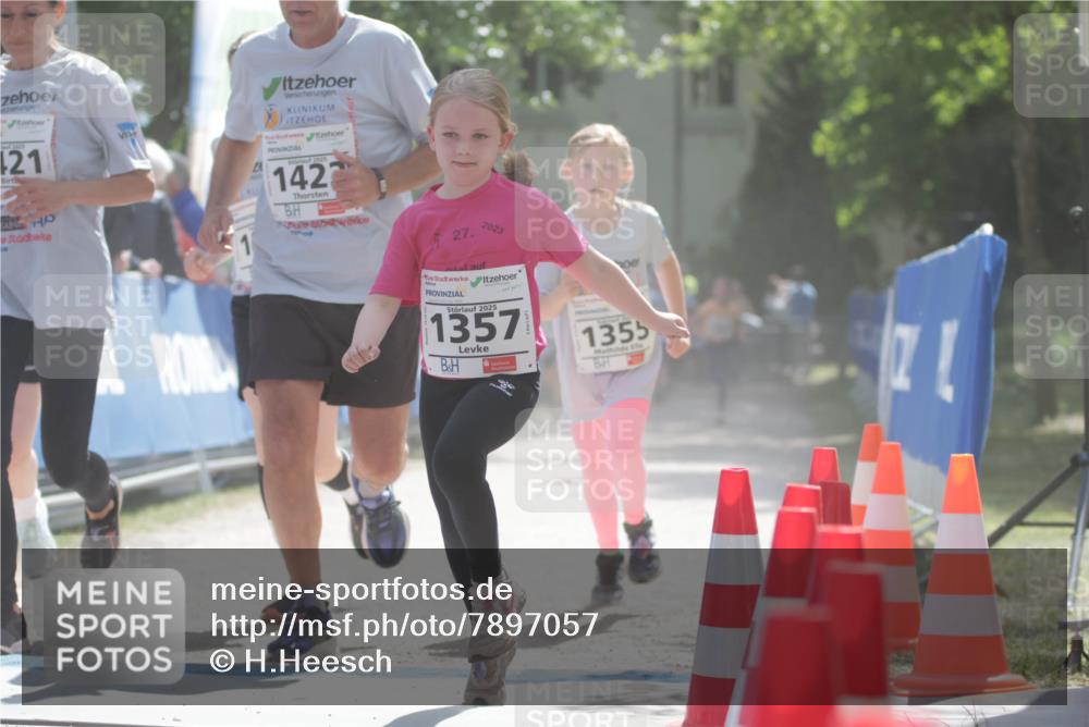 17.05.2025 - Störlauf H.Heesch http://msf.ph/oto/7897057 17.05.2025 14:52:14 Ziel 2025, 421, 2025, 1427, 27, 2023, 2025, 1357, 1355 meine-sportfotos.de
