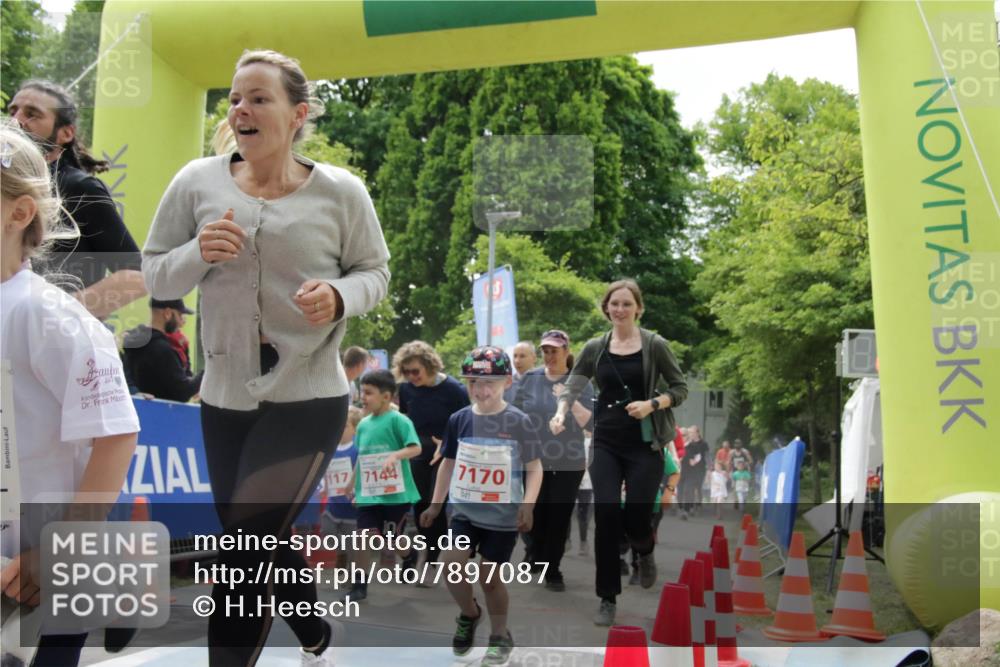 17.05.2025 - Störlauf H.Heesch http://msf.ph/oto/7897087 17.05.2025 13:02:45 Ziel 117, 7144, 7170 meine-sportfotos.de
