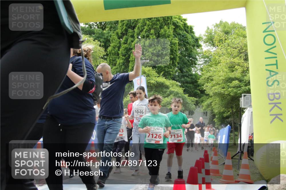 17.05.2025 - Störlauf H.Heesch http://msf.ph/oto/7897123 17.05.2025 13:02:47 Ziel 1046, 7126, 7134 meine-sportfotos.de