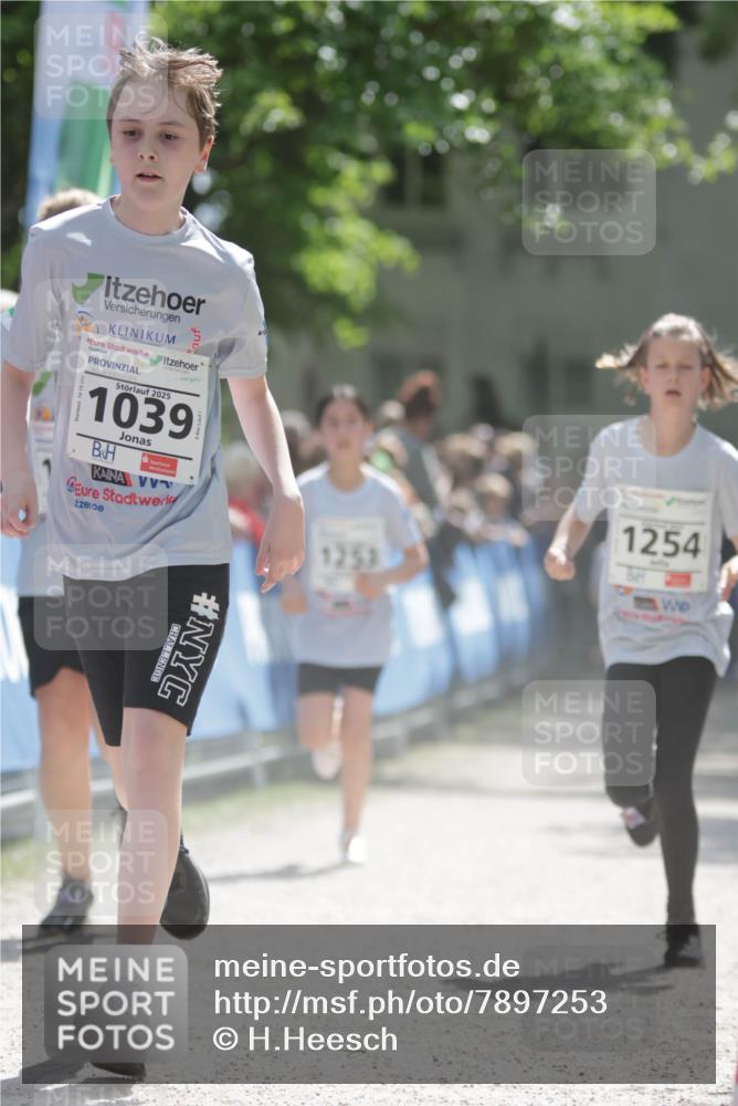 17.05.2025 - Störlauf H.Heesch http://msf.ph/oto/7897253 17.05.2025 14:52:40 Ziel 2025, 1039, 1253, 1254 meine-sportfotos.de