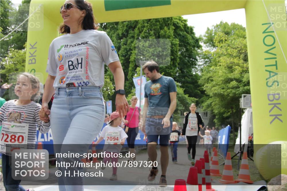 17.05.2025 - Störlauf H.Heesch http://msf.ph/oto/7897320 17.05.2025 13:03:05 Ziel 2025, 7280, 25, 7270, 7094 meine-sportfotos.de