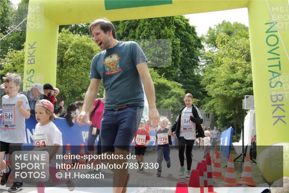 17.05.2025 - Störlauf H.Heesch http://msf.ph/oto/7897330 17.05.2025 13:03:06 Ziel 25, 0941, 7213, 7270 meine-sportfotos.de