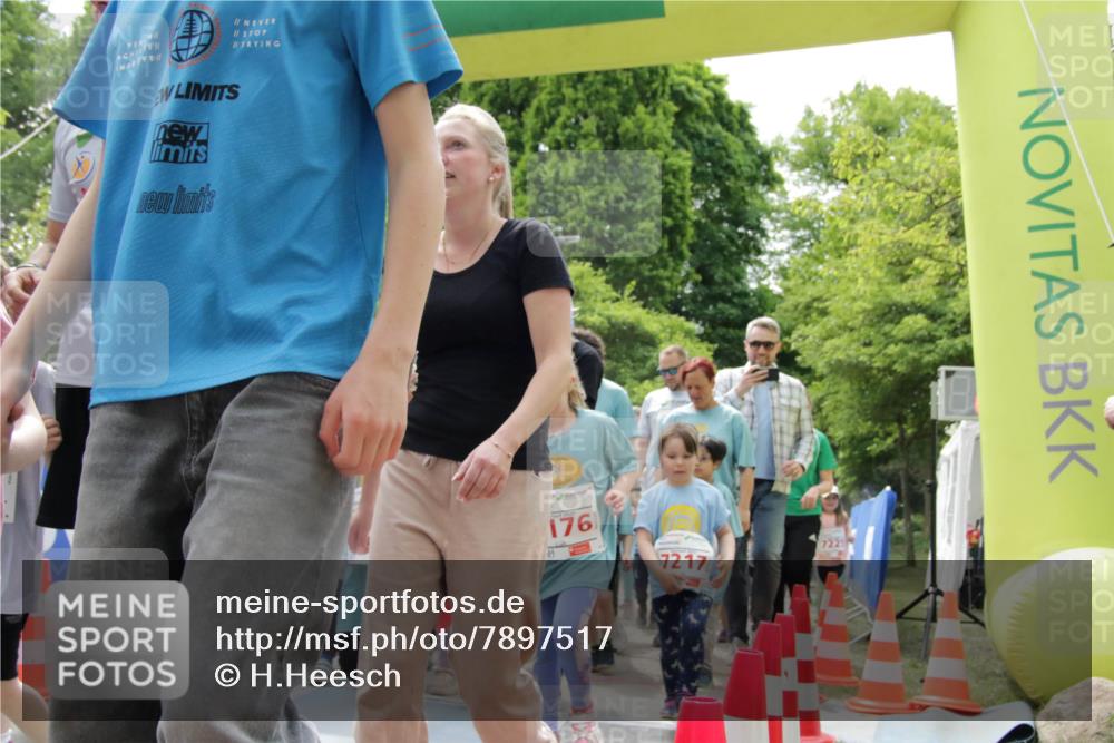 17.05.2025 - Störlauf H.Heesch http://msf.ph/oto/7897517 17.05.2025 13:03:27 Ziel 176, 7225, 7217 meine-sportfotos.de