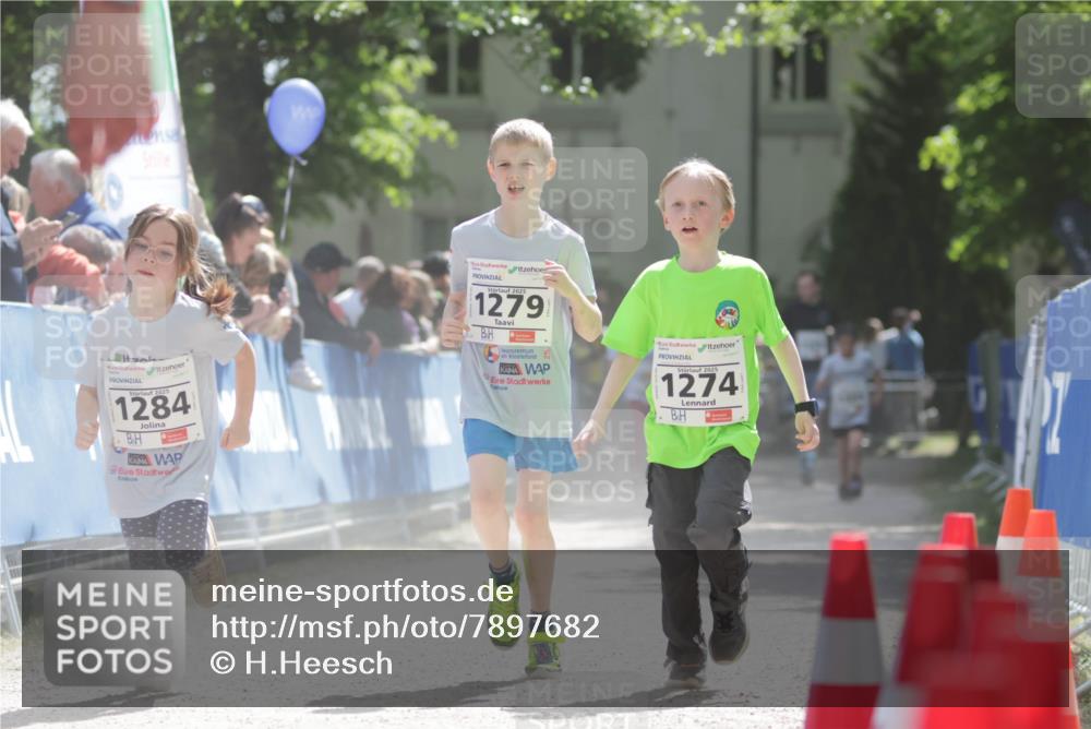 17.05.2025 - Störlauf H.Heesch http://msf.ph/oto/7897682 17.05.2025 14:54:19 Ziel 2025, 1284, 2025, 1279, 2025, 1274 meine-sportfotos.de