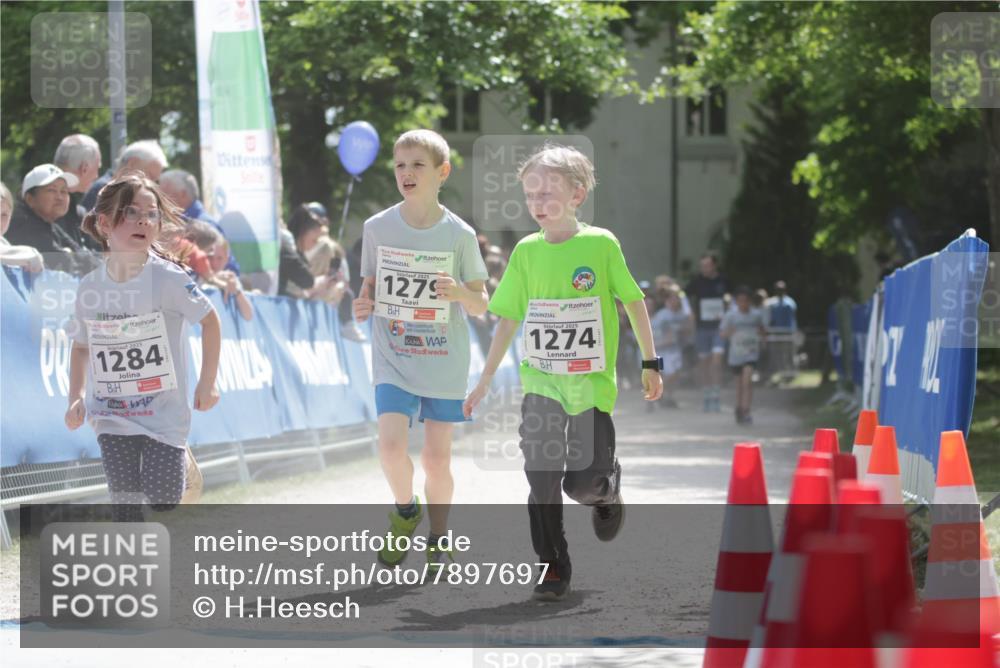 17.05.2025 - Störlauf H.Heesch http://msf.ph/oto/7897697 17.05.2025 14:54:20 Ziel 2025, 1284, 2025, 1279, 2025, 1274 meine-sportfotos.de