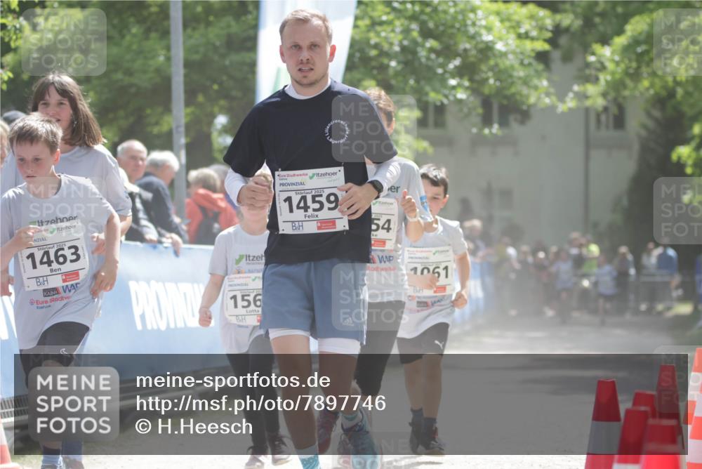 17.05.2025 - Störlauf H.Heesch http://msf.ph/oto/7897746 17.05.2025 14:54:32 Ziel 2025, 1463, 202, 156, 2025, 1459, 2025, 54, 1051 meine-sportfotos.de
