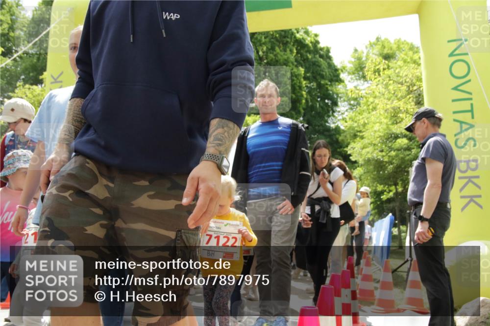 17.05.2025 - Störlauf H.Heesch http://msf.ph/oto/7897975 17.05.2025 13:04:39 Ziel 7122 meine-sportfotos.de