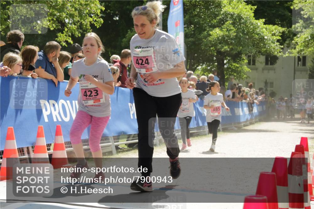 17.05.2025 - Störlauf H.Heesch http://msf.ph/oto/7900943 17.05.2025 14:01:43 Ziel 2025, 423, 424, 385 meine-sportfotos.de