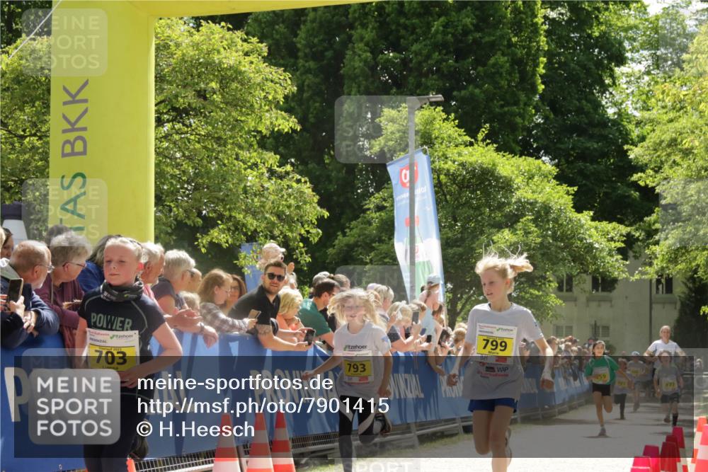 17.05.2025 - Störlauf H.Heesch http://msf.ph/oto/7901415 17.05.2025 14:12:34 Ziel 1992, 703, 793, 799, 59, 681, 877 meine-sportfotos.de