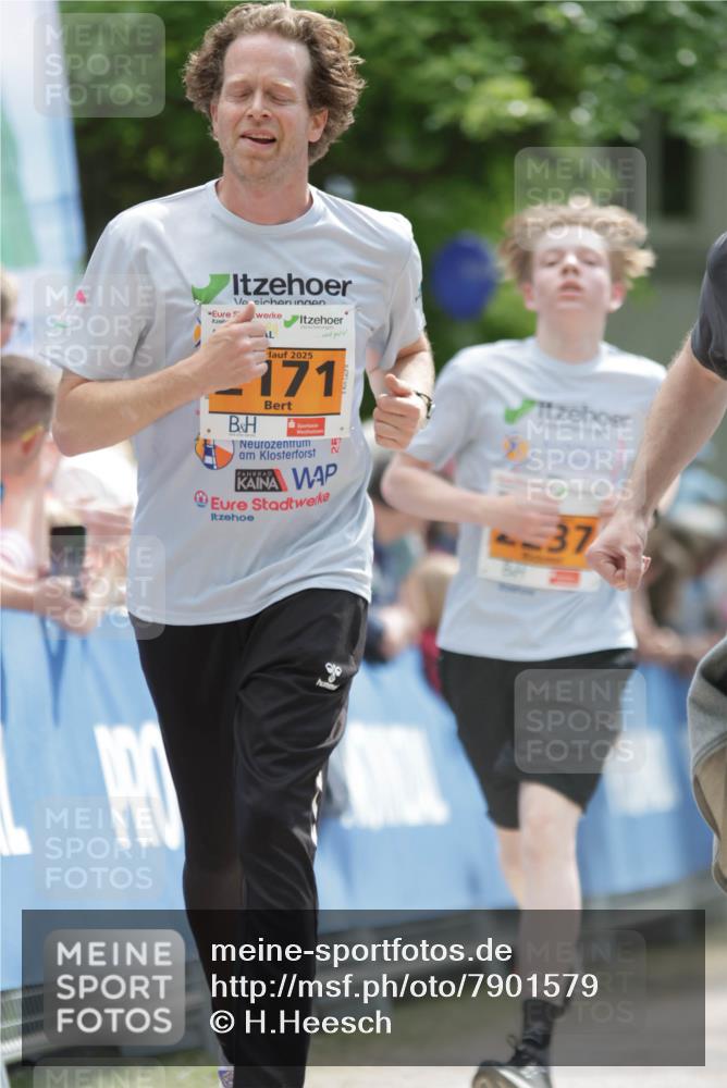 17.05.2025 - Störlauf H.Heesch http://msf.ph/oto/7901579 17.05.2025 15:26:28 Ziel 2025, 171, 157, 2, 37 meine-sportfotos.de