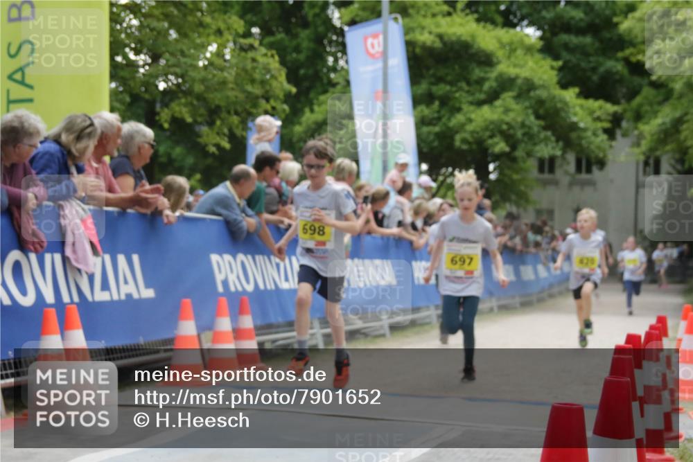 17.05.2025 - Störlauf H.Heesch http://msf.ph/oto/7901652 17.05.2025 14:14:07 Ziel 698, 697 meine-sportfotos.de